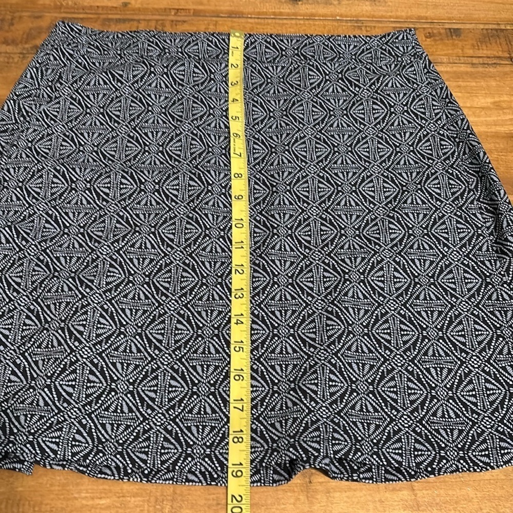 Ripskirt hawaii batik pattern, size M, in very good condition. Pockets - Picture 4 of 8